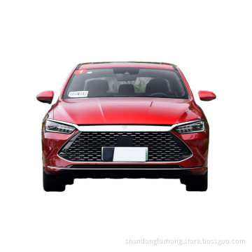 BYD QIN EV NIEUWE ENERGIE AUTO LINKSHANDSTRICHT FWD 450 km lang uithoudingsvermogen Hoge snelheid 130 km/u gemaakt in China EV 100KW Motor Power